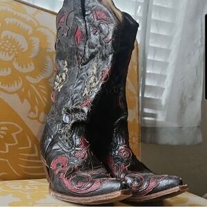 Chic Black and Red Embroidered Heeled Boots